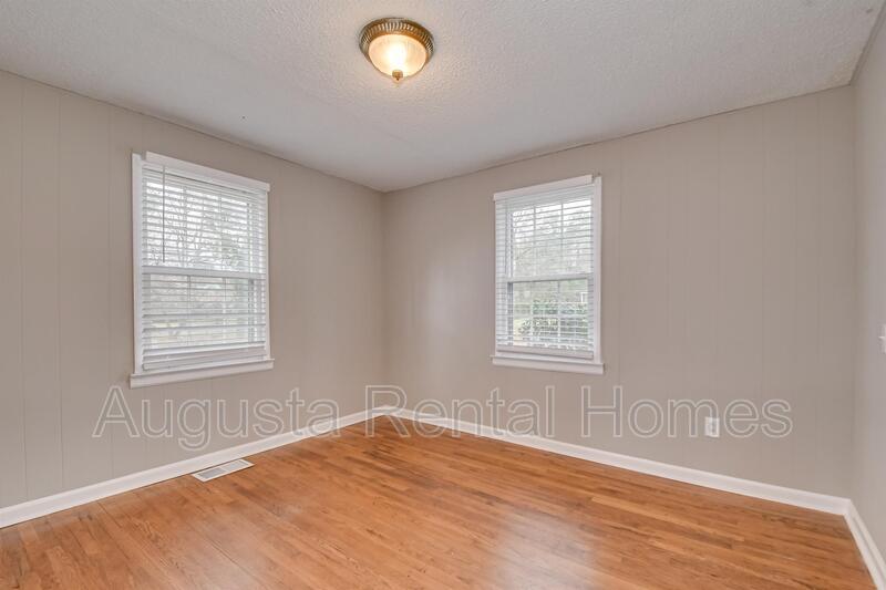 1019 1/2 Bedford Drive property image