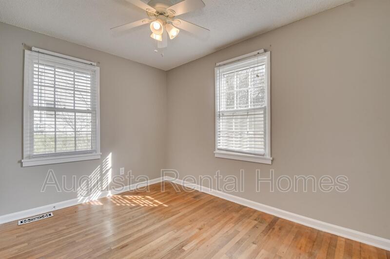 1019 1/2 Bedford Drive property image