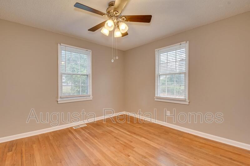 1019 1/2 Bedford Drive property image