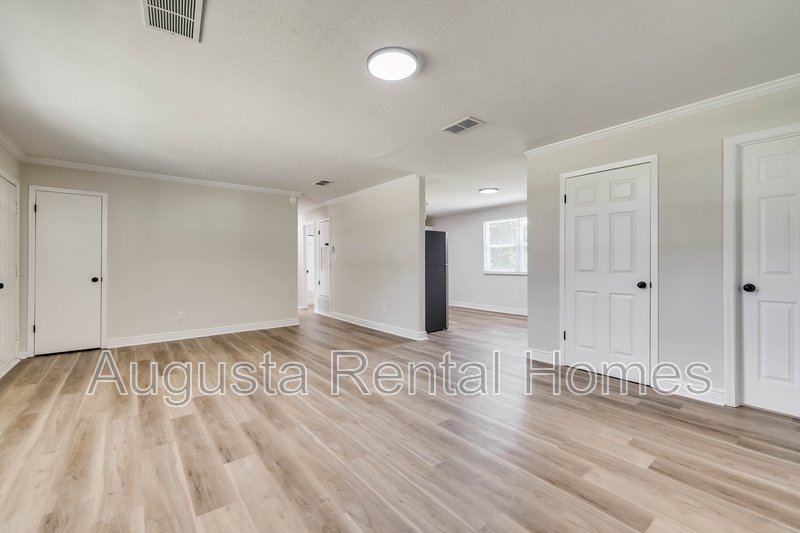 2404 Southdale Drive property image