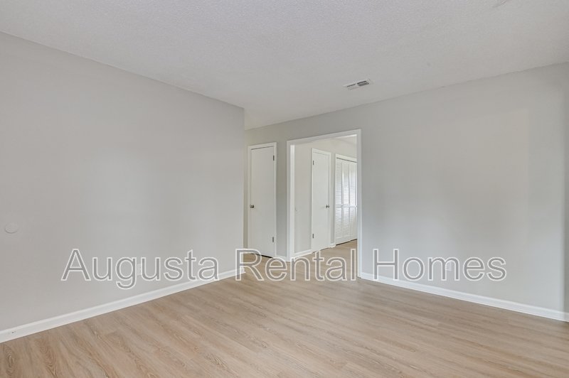 208 Foxdale Drive property image