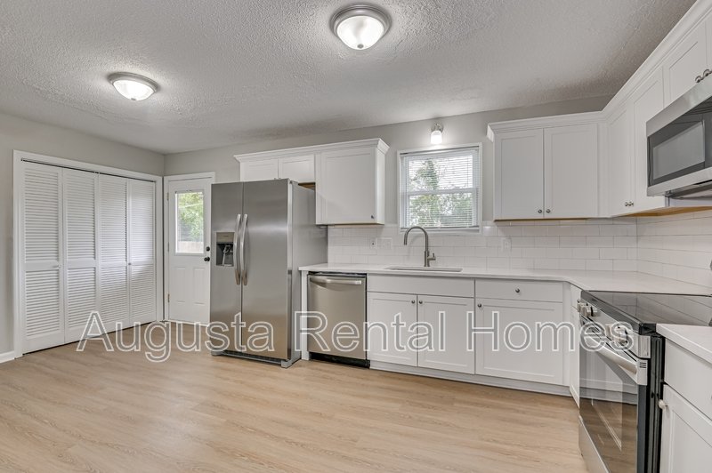 208 Foxdale Drive property image