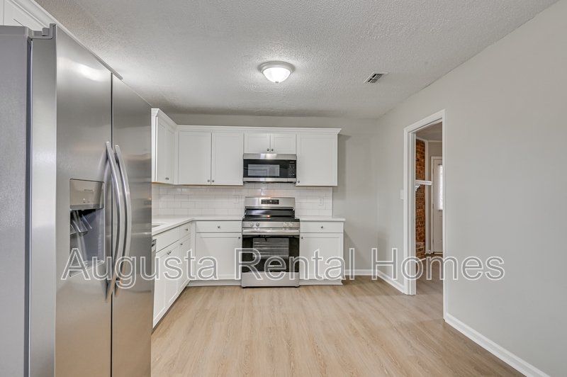 208 Foxdale Drive property image