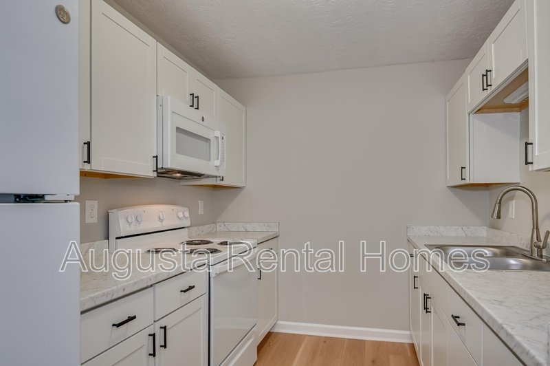 2806E Thomas Lane property image