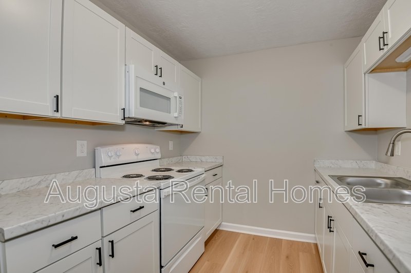 2806E Thomas Lane property image