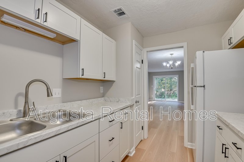 2806E Thomas Lane property image