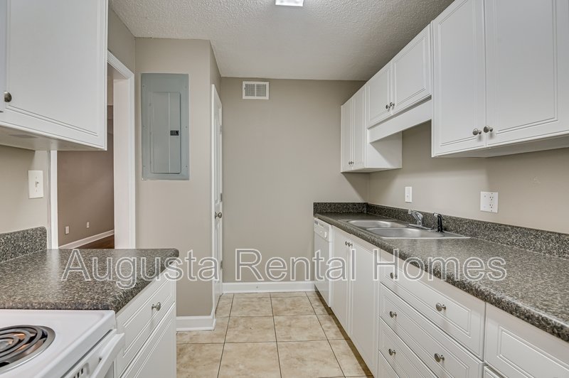 2905 Arrowhead Drive - D10 property image