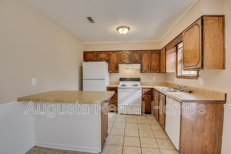 3859 Fairington Drive property image