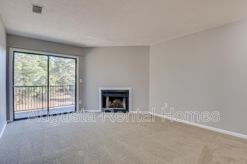 2812C Thomas Lane property image