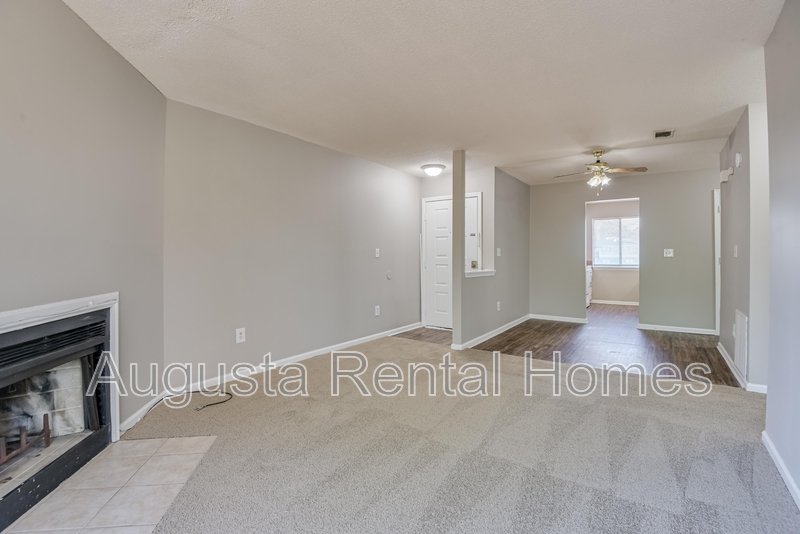 2812C Thomas Lane property image