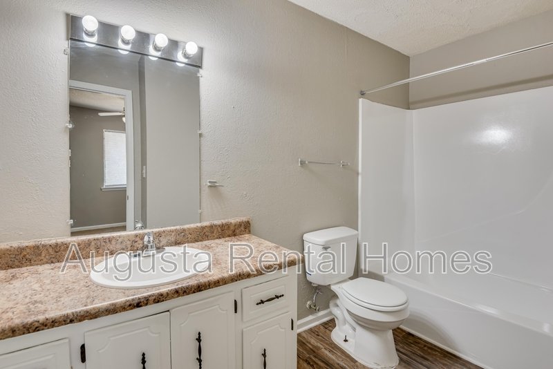 2812C Thomas Lane property image