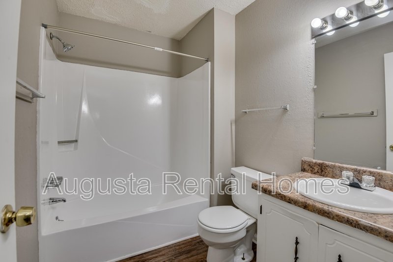 2812C Thomas Lane property image