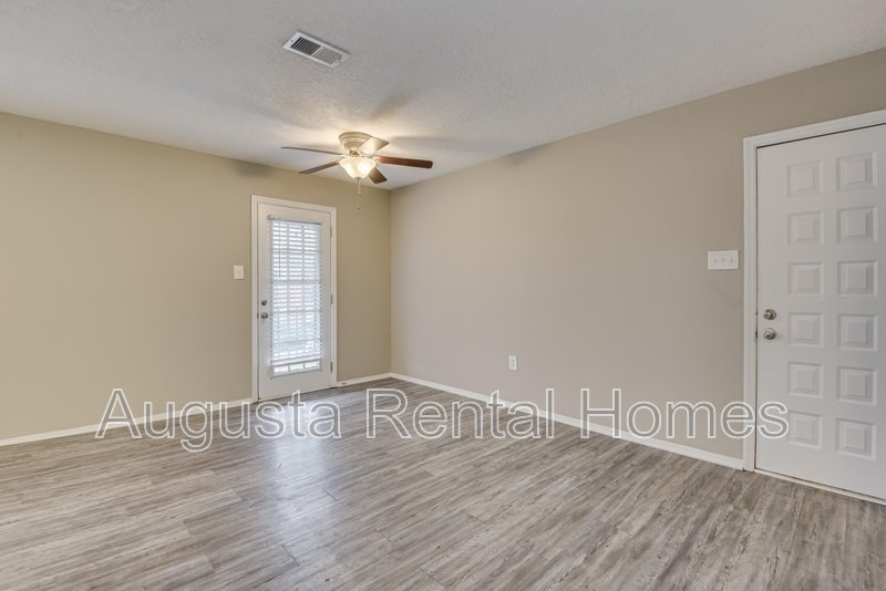 2573 1/2 Tobacco Road - B property image