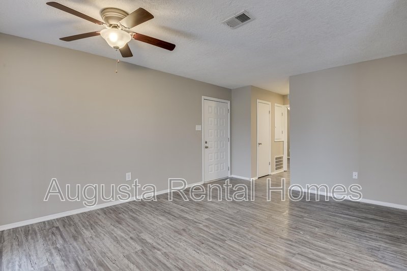 2573 1/2 Tobacco Road - B property image