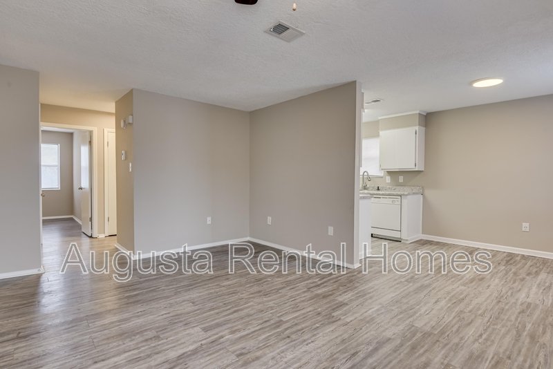 2573 1/2 Tobacco Road - B property image