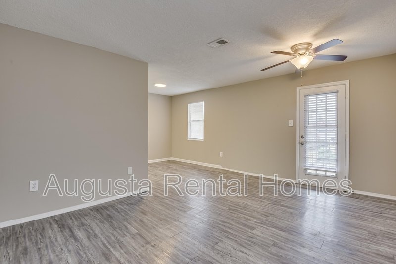 2573 1/2 Tobacco Road - B property image