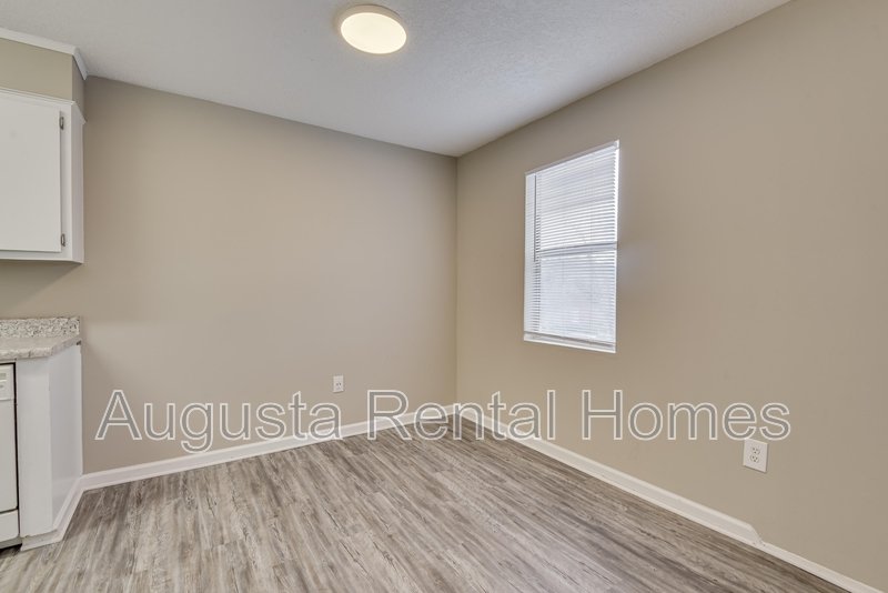 2573 1/2 Tobacco Road - B property image