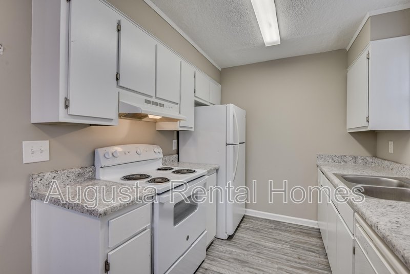 2573 1/2 Tobacco Road - B property image