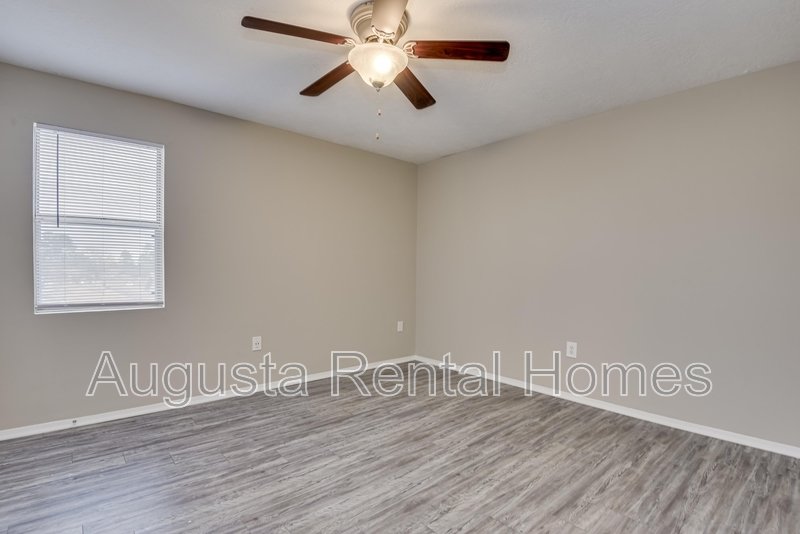 2573 1/2 Tobacco Road - B property image