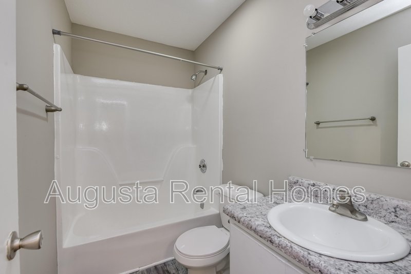 2573 1/2 Tobacco Road - B property image