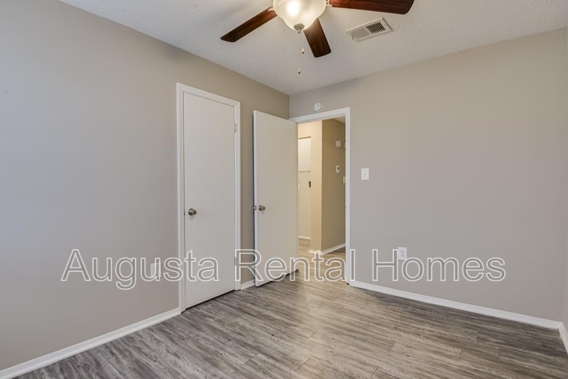 2573 1/2 Tobacco Road - B property image