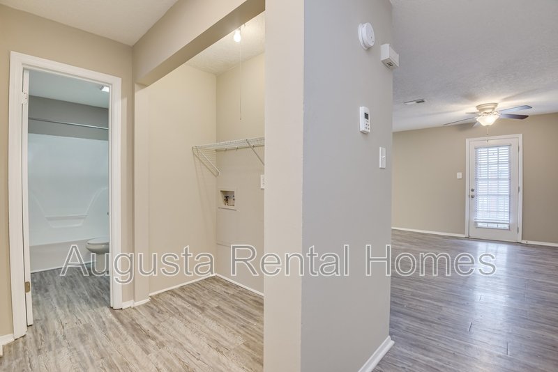 2573 1/2 Tobacco Road - B property image