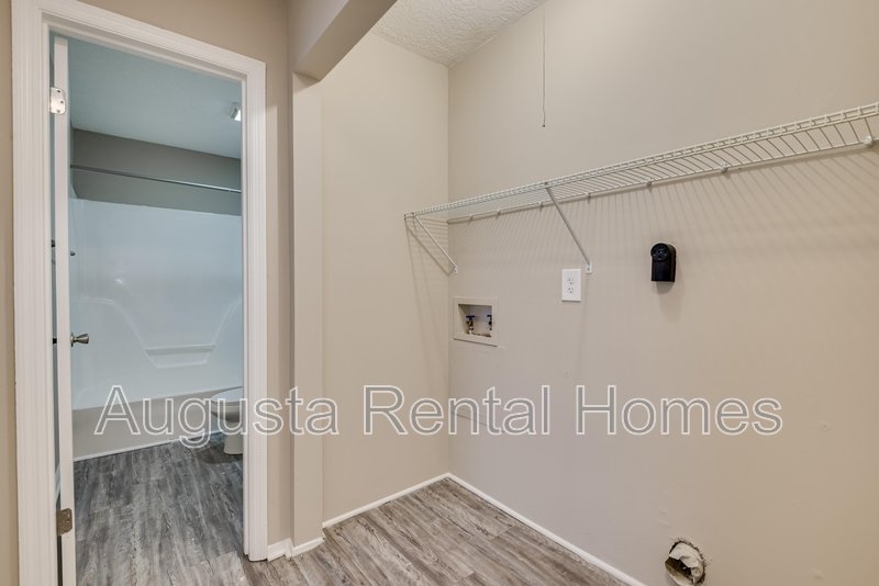 2573 1/2 Tobacco Road - B property image