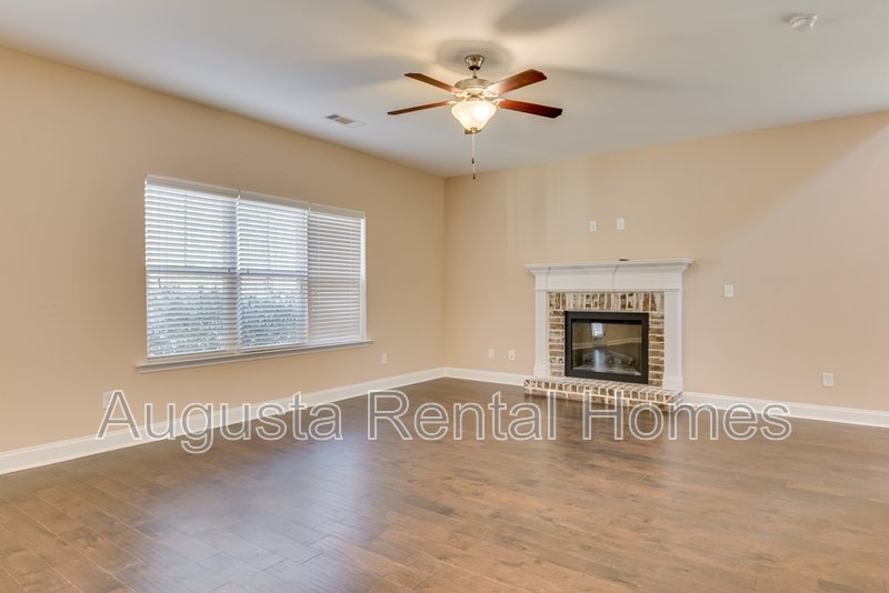 926 Linsmore Avenue property image