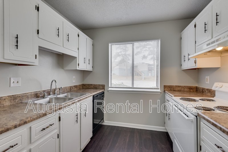 2814B Thomas Lane property image