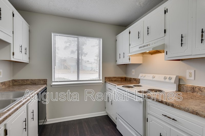 2814B Thomas Lane property image