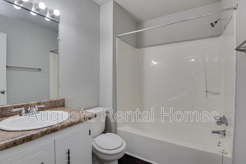 2814B Thomas Lane property image