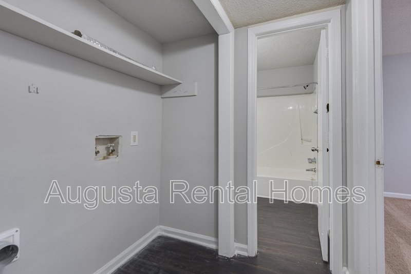 2814B Thomas Lane property image