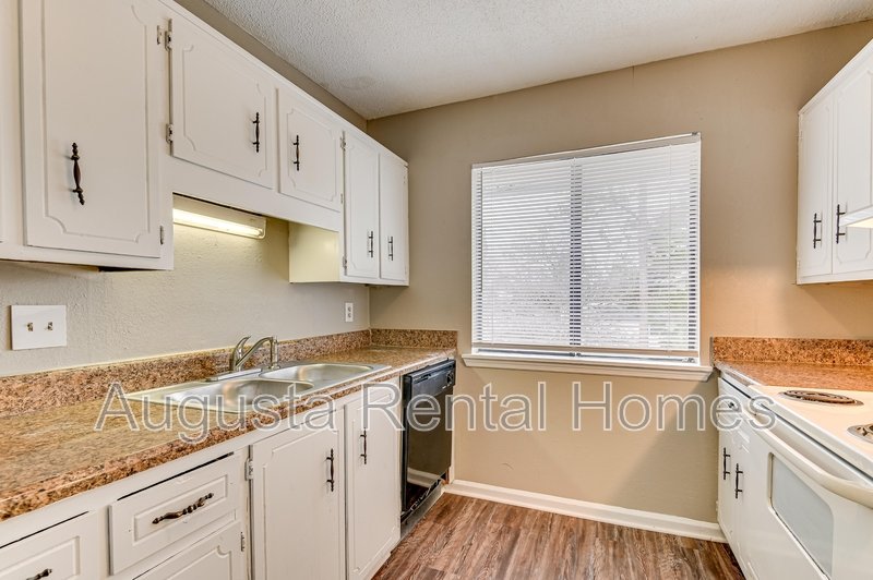 2808D Thomas Lane property image