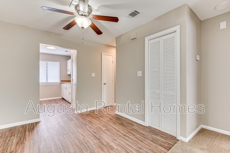 2818C Thomas Lane property image