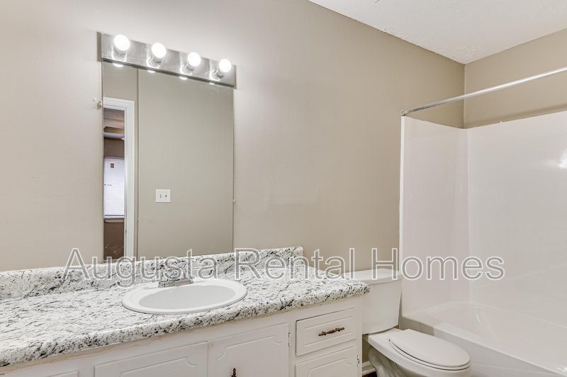 2818C Thomas Lane property image