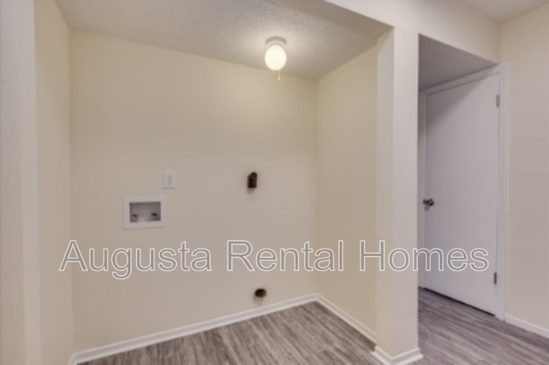 2573 1/2 Tobacco Road - D property image