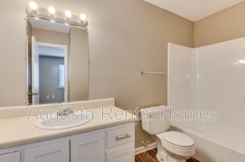 2822A Thomas Lane property image