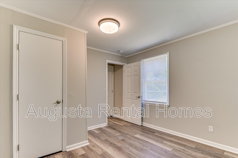 2128 Roosevelt Drive property image