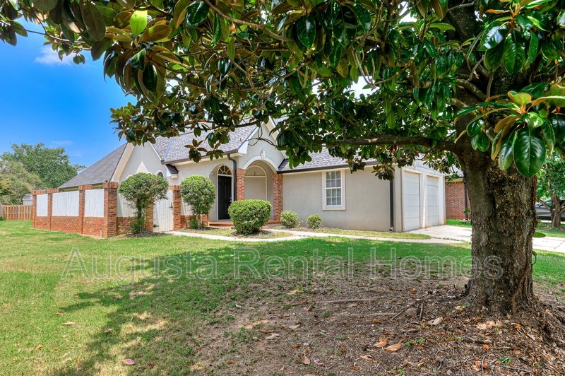 208 Stonington Drive property image