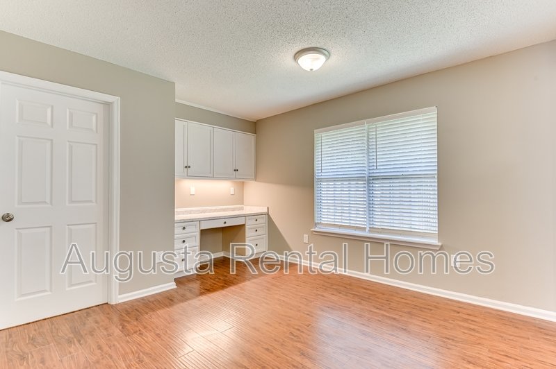 208 Stonington Drive property image