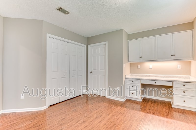 208 Stonington Drive property image