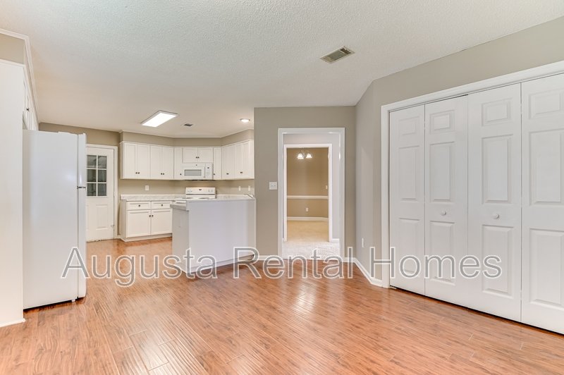 208 Stonington Drive property image