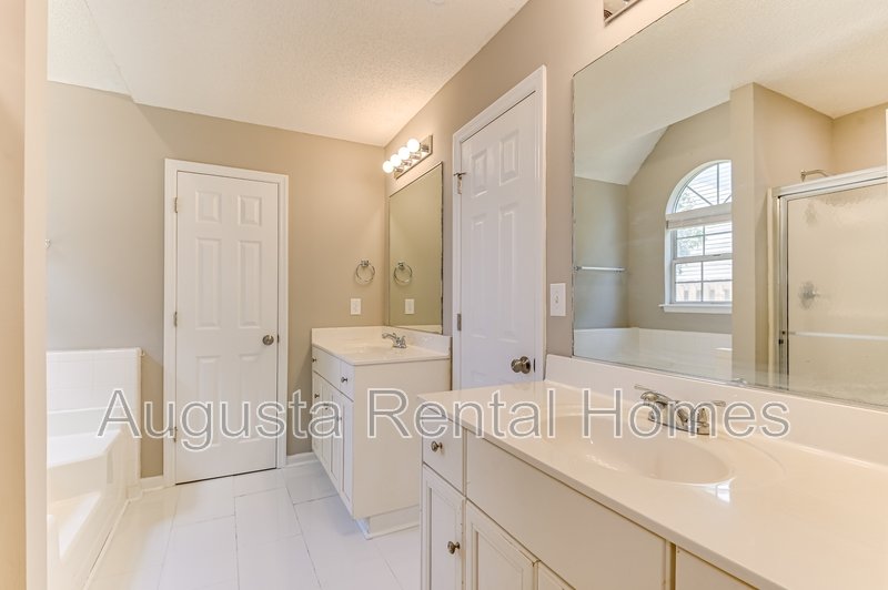 208 Stonington Drive property image