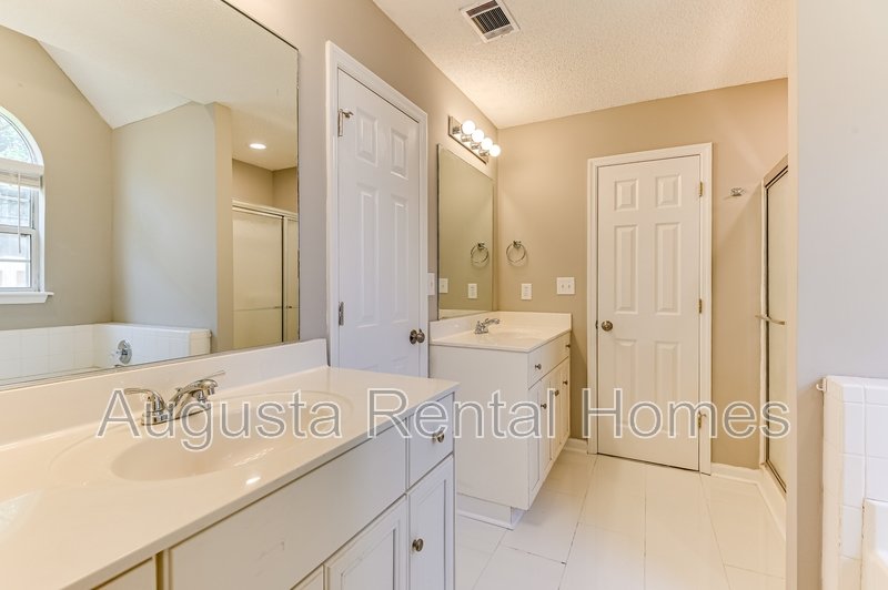 208 Stonington Drive property image