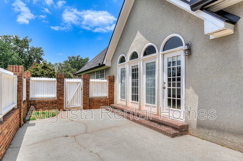 208 Stonington Drive property image