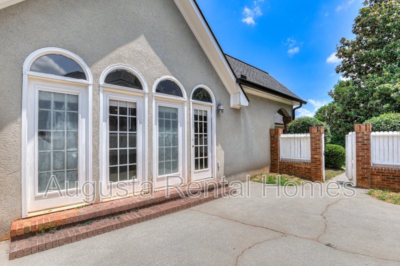 208 Stonington Drive property image