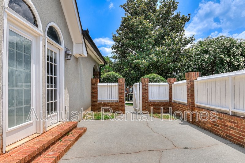 208 Stonington Drive property image