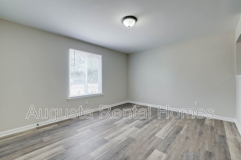 37 Conifer Court property image