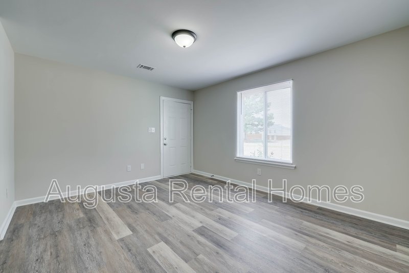 37 Conifer Court property image