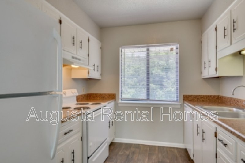 2822D Thomas Lane property image